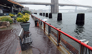 В США насильно эвакуированы тысячи людей В США насильно эвакуированы тысячи людей