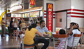 В McDonald's насмерть отравилась женщина В McDonald's насмерть отравилась женщина