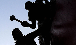 Египтяне пришли к послу Израиля с кувалдами Египтяне пришли к послу Израиля с кувалдами