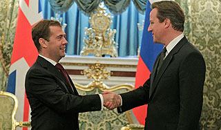 Медведев записал Кэмерона в КГБ Медведев записал Кэмерона в КГБ