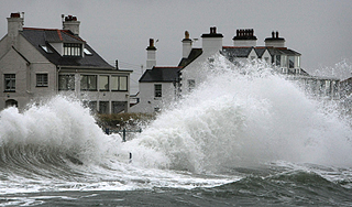 На Великобританию обрушился ураган "Катя" На Великобританию обрушился ураган "Катя"