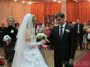 В Бежицком загсе зарегистрировали тысячную пару