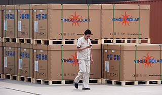 Падающий китаец ранил ножом следователя Падающий китаец ранил ножом следователя