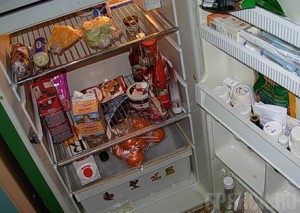 Преступники забрались в чужой дом и опустошили холодильник