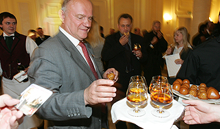 Коммунисты придумали диету для депутатов Коммунисты придумали диету для депутатов