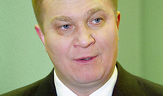 Экс-губернатора ударили ножом в Москве Экс-губернатора ударили ножом в Москве