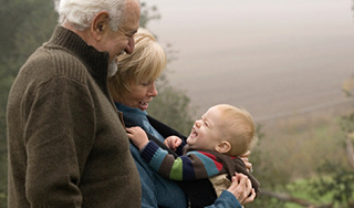 У родителей за старость отобрали ребенка У родителей за старость отобрали ребенка