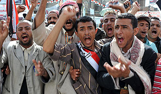 Снайперы расстреляли бунтовщиков в Йемене Снайперы расстреляли бунтовщиков в Йемене