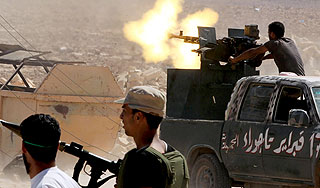 Армия Туниса ведет бой на границе с Ливией Армия Туниса ведет бой на границе с Ливией