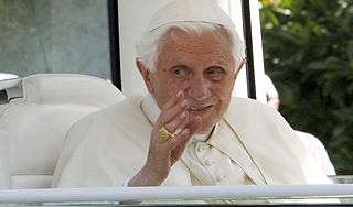 Тайные агенты следили за Папой Римским Тайные агенты следили за Папой Римским