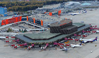 Стройка в "Шереметьево" вызвала скандал Стройка в "Шереметьево" вызвала скандал