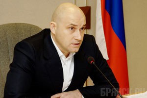 Николаю Патову подарили двухкилограммовый хлеб и форму подводника Николай Патов