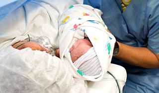 Девочка к 15 годам родила двух детей Девочка к 15 годам родила двух детей