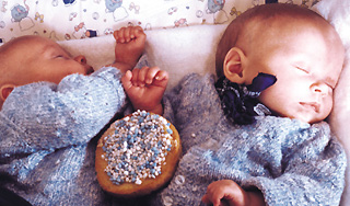 Итальянка в 58 лет родила близнецов Итальянка в 58 лет родила близнецов