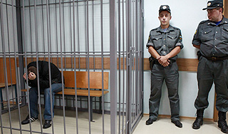 Осужденный скинхед готовил бомбу для судьи Осужденный скинхед готовил бомбу для судьи