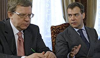 Медведев предложил Кудрину уйти в отставку Медведев предложил Кудрину уйти в отставку