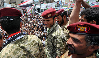 Боевики напали на военную базу армии Йемена Боевики напали на военную базу армии Йемена