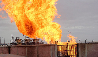 В Египте террористы взорвали газопровод В Египте террористы взорвали газопровод