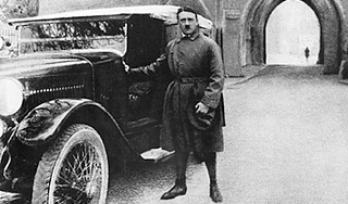 Адольф Гитлер на Mercedes нарушал ПДД Адольф Гитлер на Mercedes нарушал ПДД