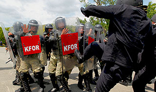 Россия требует соблюдать мир в Косово Россия требует соблюдать мир в Косово