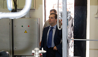 Медведев потребовал дать людям тепло Медведев потребовал дать людям тепло