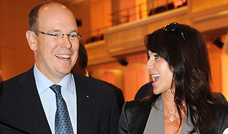 Принц Альбер вышел в свет с певицей Принц Альбер вышел в свет с певицей