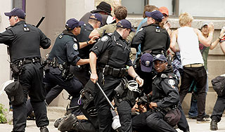 При облаве в США арестованы 3000 человек При облаве в США арестованы 3000 человек