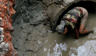 На улицы Владивостока хлынули нечистоты На улицы Владивостока хлынули нечистоты