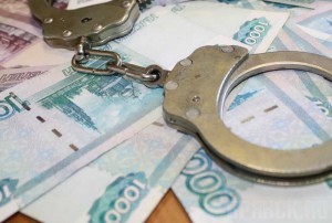 Двое сотрудников полиции попались на получении взятки