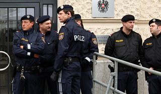 Снайперы стреляли в австрийцев ради забавы Снайперы стреляли в австрийцев ради забавы