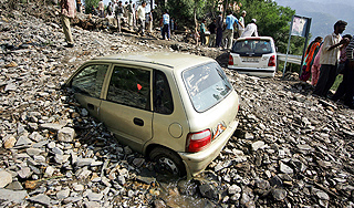 Под завалы на Кавказе попали полсотни авто Под завалы на Кавказе попали полсотни авто