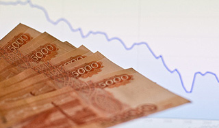 Рубль продолжает стремительно падать Рубль продолжает стремительно падать