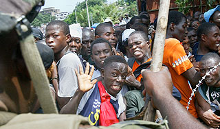 В Судане против демонстрантов пустили газ В Судане против демонстрантов пустили газ