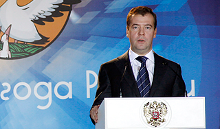 Медведев предложил альтернативу ЕГЭ Медведев предложил альтернативу ЕГЭ