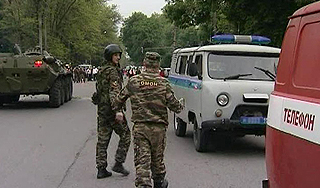 Отец политика держал в машине бомбу Отец политика держал в машине бомбу