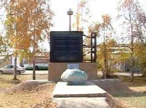 Брянский агрегат стал основой памятника кемеровским стекловарам