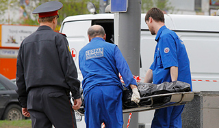 Автомобиль врезался в людей на свадьбе Автомобиль врезался в людей на свадьбе