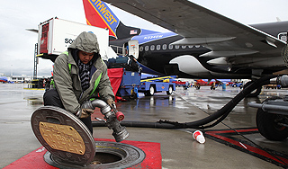 У самолетов в Москве заканчивается топливо У самолетов в Москве заканчивается топливо