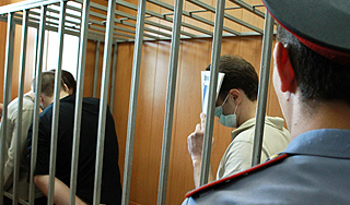 Главарь "черных риэлторов" сбежал из суда Главарь "черных риэлторов" сбежал из суда