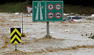 Дожди затопили популярный курорт Турции Дожди затопили популярный курорт Турции