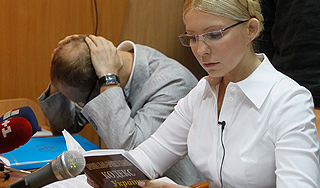 Тимошенко привезли на приговор Тимошенко привезли на приговор