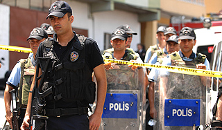 Преступники натравили пчел на полицейских Преступники натравили пчел на полицейских