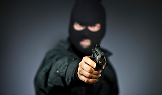 В Москве средь бела дня ограбили Сбербанк В Москве средь бела дня ограбили Сбербанк