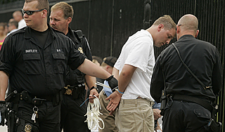 Американца арестовали в сотый раз Американца арестовали в сотый раз