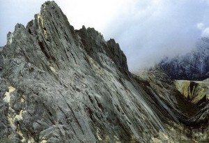 Двое брянцев покорили самую высокую гору Индонезии Пирамида Карстенз