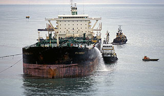 В Каспийском море тонет российский танкер В Каспийском море тонет российский танкер