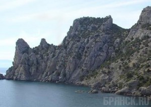 Житель Брянска насмерть разбился на крымских скалах