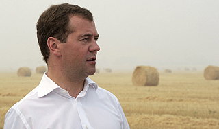 Медведев призвал аккуратно продавать зерно Медведев призвал аккуратно продавать зерно