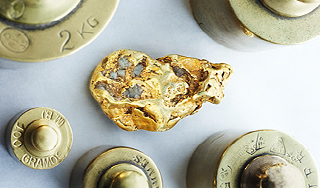 В России нашли гигантский золотой самородок В России нашли гигантский золотой самородок