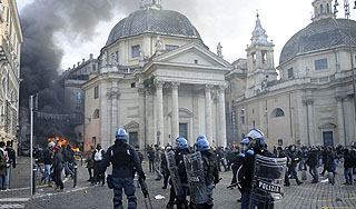 Вандалы разграбили римские магазины Вандалы разграбили римские магазины